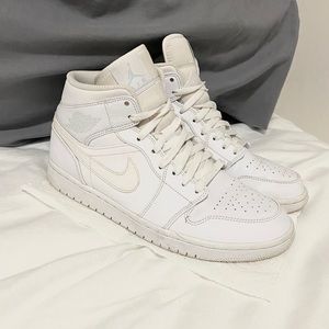 Men’s Nike Air Jordan 1 Mid Retro Basketball Shoes
